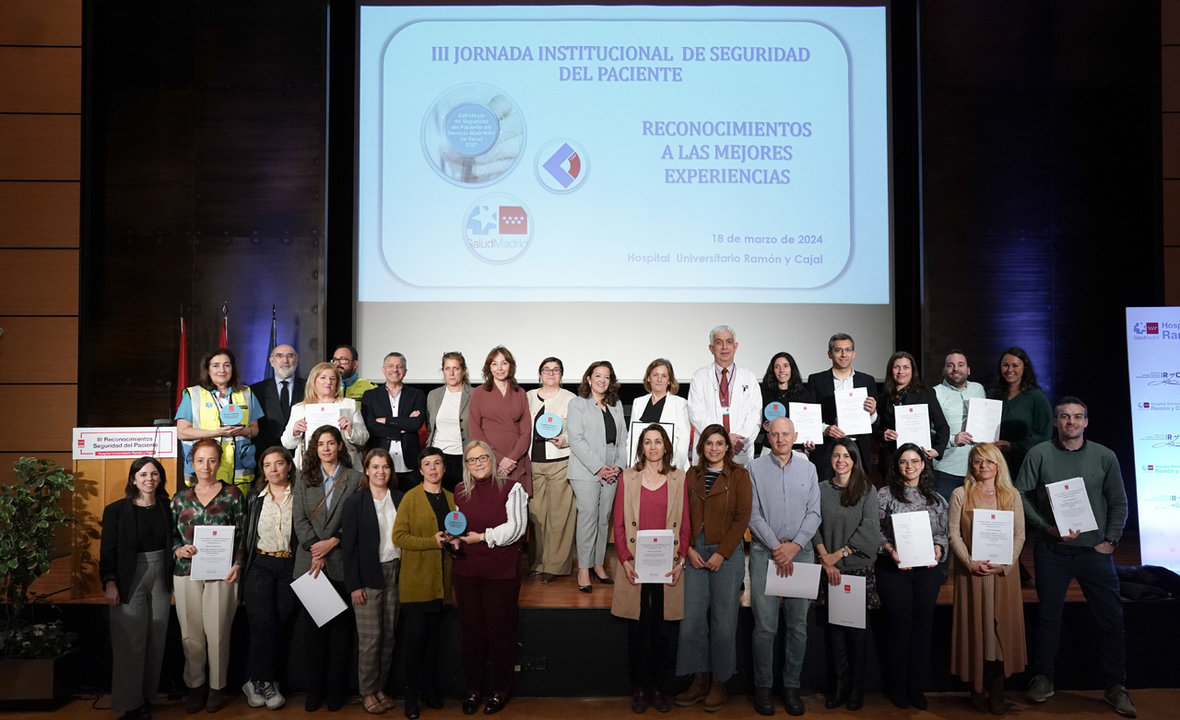 Imagen de los galardonados con los premios que otorga la Consejería de Sanidad de la Comunidad de Madrid