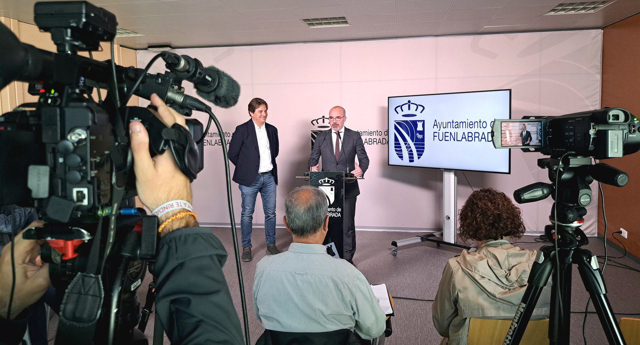 Imagen de la rueda de prensas ofrecida por el Delegado del Gobierno en Madrid y el alcalde de Fuenlabrada