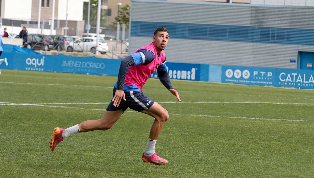 Raúl Hernández, en uno de los entrenamientos de la semana | CF Fuenlabrada