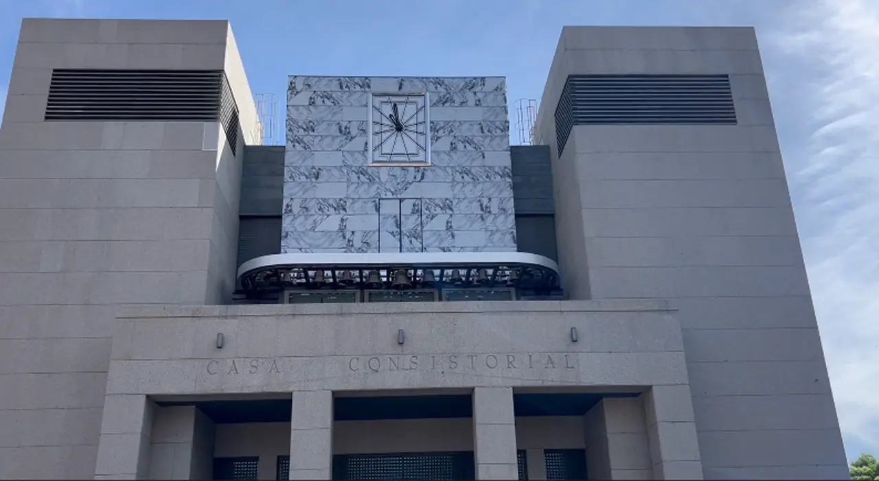 Imagen del reloj de la Plaza Mayor de Legan&eacute;s