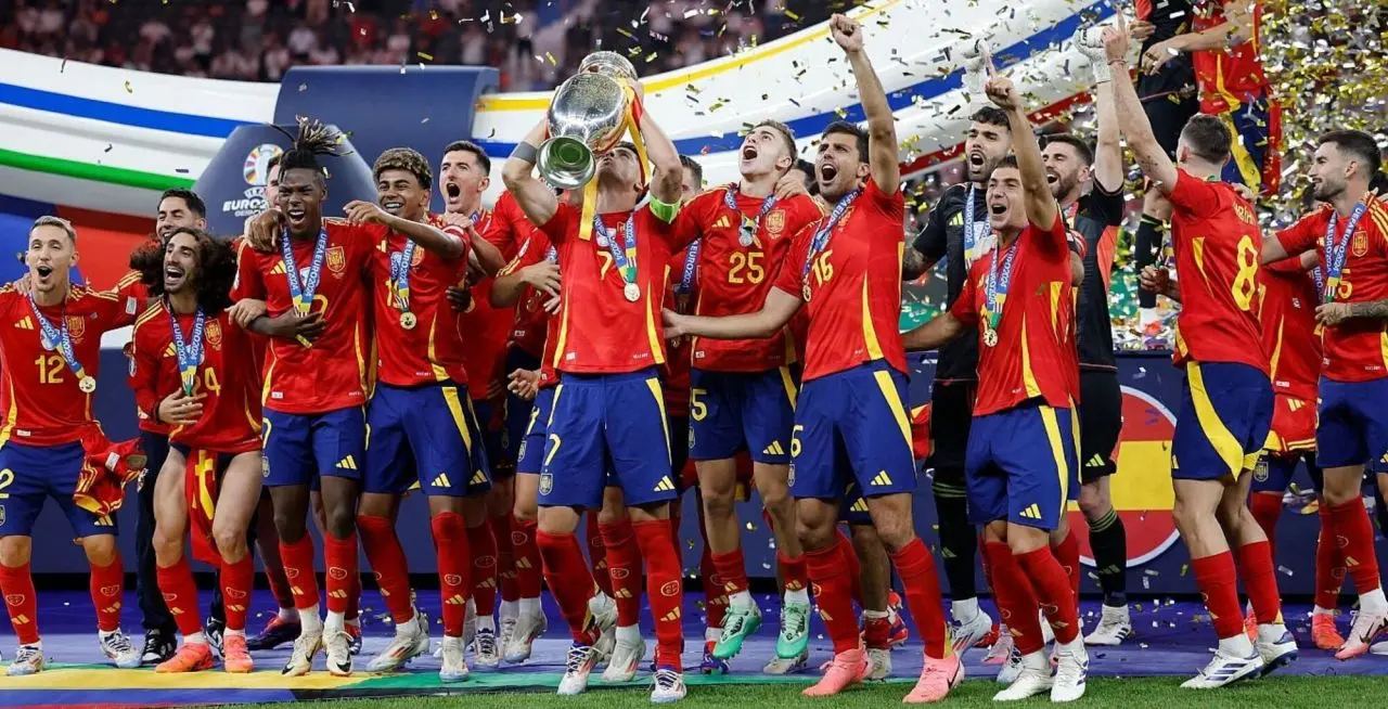 La selecci&oacute;n espa&ntilde;ola de futbol levanta la copa de Campeones de Europa 2024 en Berl&iacute;n | Agencias