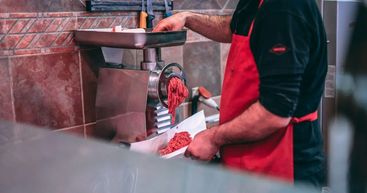 La carne se distribu&iacute;a a diferentes locales | Archivo