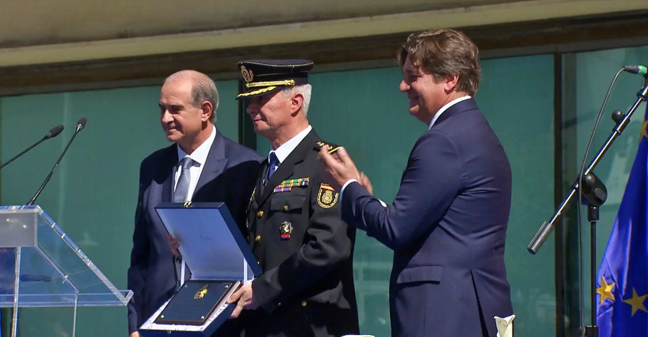 Feliciano D&iacute;az Campos recib&iacute;a la medalla al reconocimiento policial en 2024 | Ayto. de Fuenlabrada (Archivo)