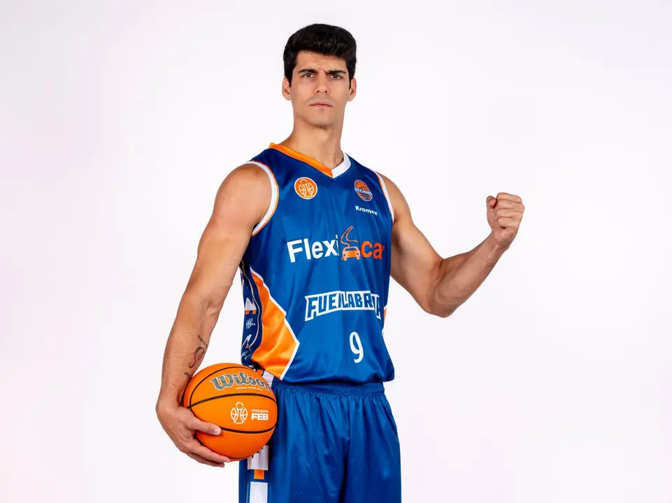 Jorge Bilbao con la camiseta de la temporada 24/25