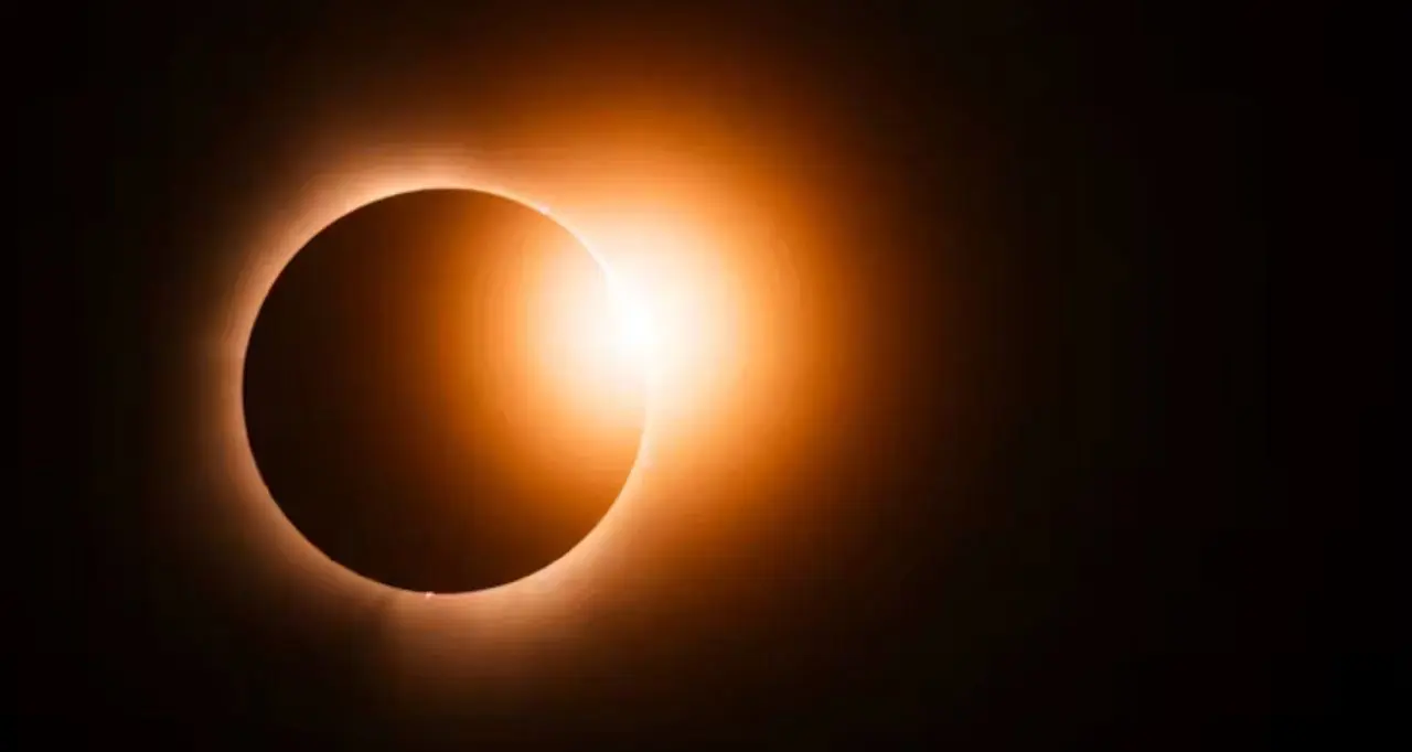 Imagen de un eclipse solar | ksnyd_10/Shutterstock