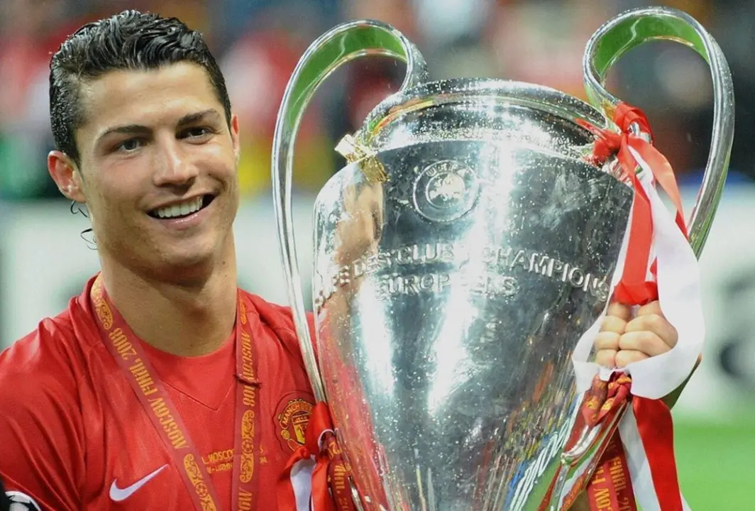 Cristiano Ronaldo recibi&oacute; un premio especial de la UEFA