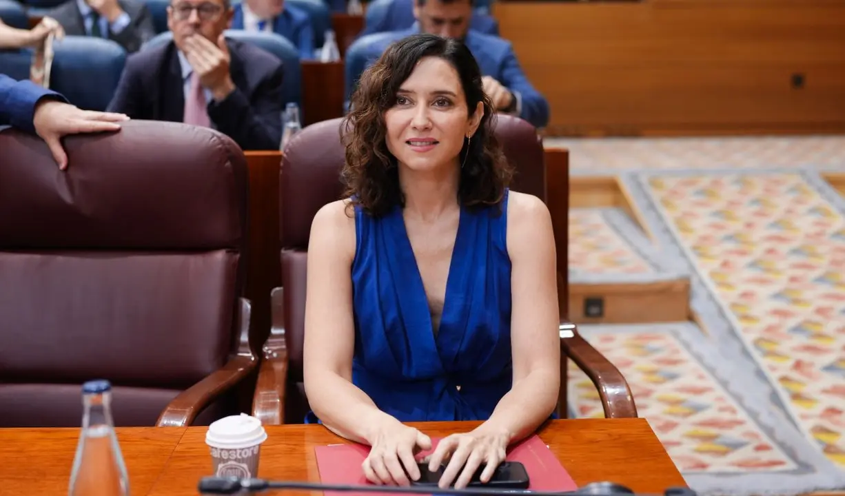 La presidenta de la Comunidad de Madrid en su esca&ntilde;o de la Asamblea regional | CAM