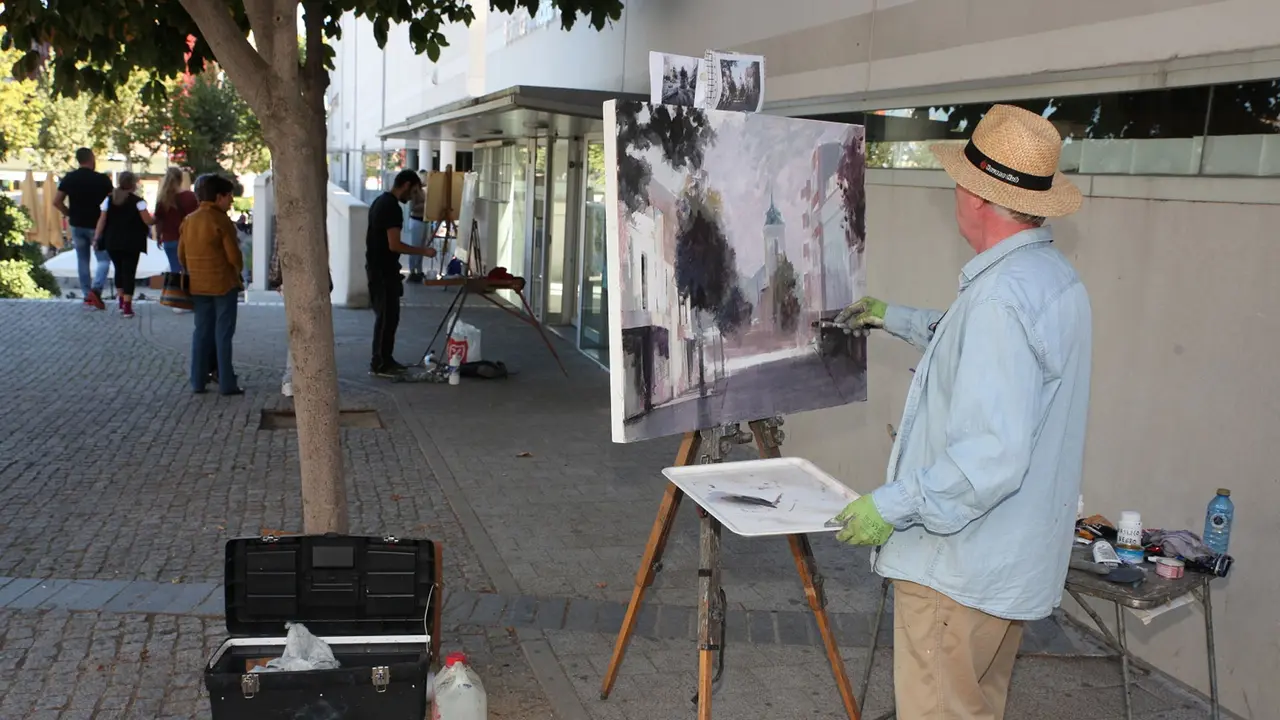 Participante en una edici&oacute;n anterior del concurso de pintura r&aacute;pida | Ayto. de Fuenlabrada