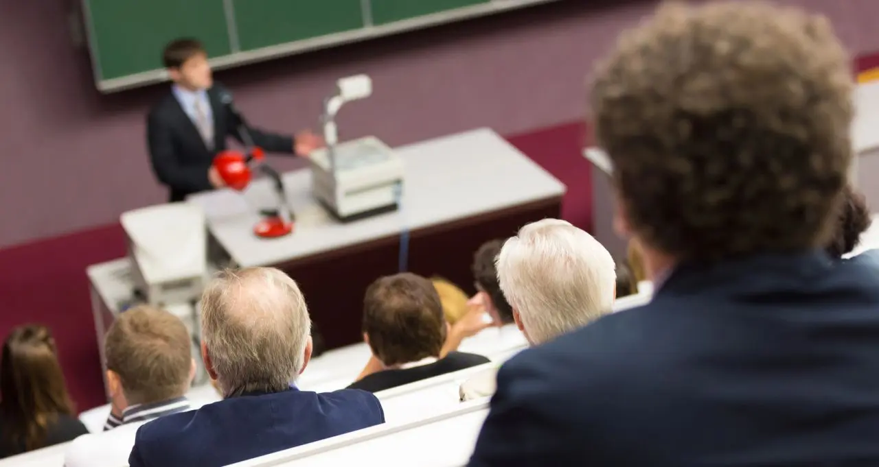 Conferencia en la Universidad