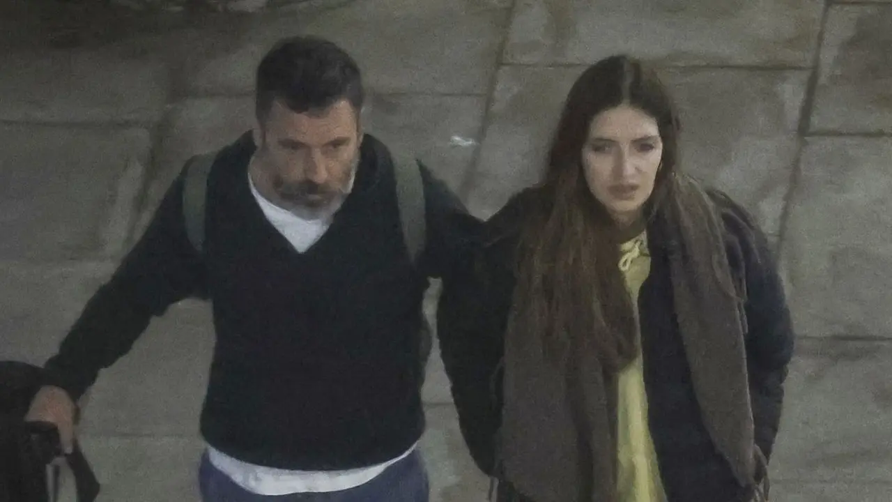 Sara Carbonero en compa&ntilde;&iacute;a de su pareja, Jos&eacute; Luis Cabrera, saliendo de Barajas | GTRES