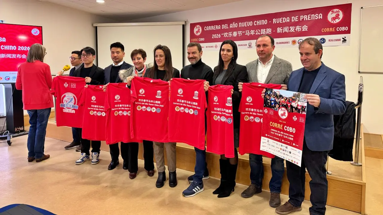 Representantes del Ayto. de Fuenlabrada, de la Asoc. de Paisanos de Wenzhou, de Afamso y de la entidad Cobo Calleja, en la presentaci&oacute;n de la carrera | FN