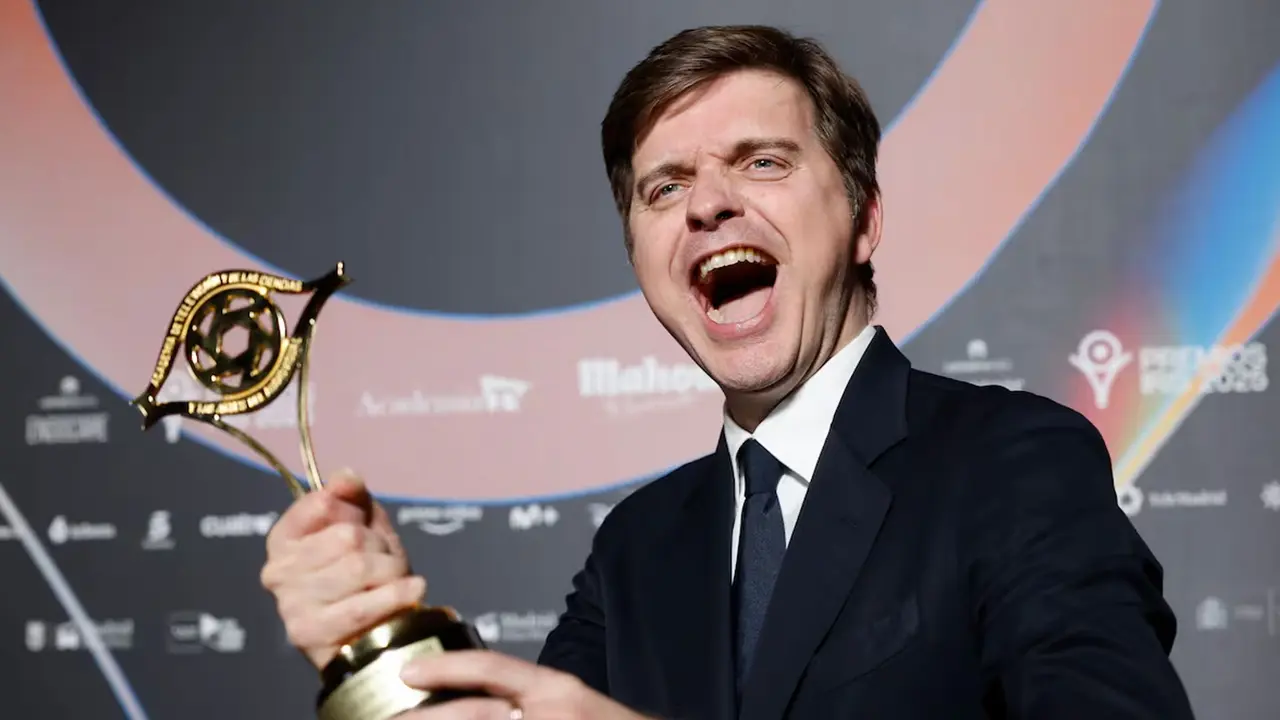 Marc Gir&oacute; con su premio Iris 2026 | EFE