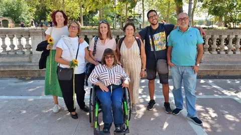 Ruth Pascual junto a algunos componentes de la lista de Verdes Equo Fuenlabrada para las municipales