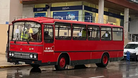 Imagen del Bus Solidario instalado en la Plaza de la Constituci&oacute;n de Fuenlabrada