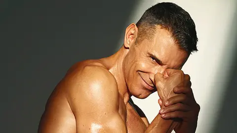 El presentador Jes&uacute;s V&aacute;zquez se convierte en el posado de mayor edad en Men's Health