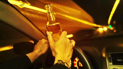 El alcohol est&aacute; presente entre el treinta y el cincuenta por ciento de accidentes de tr&aacute;fico | Imagen: caleta abogados