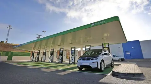 Estaci&oacute;n de carga de veh&iacute;culos el&eacute;ctricos de Iberdrola