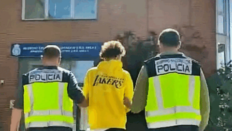Momento de la detenci&oacute;n de uno de los presuntos componentes de la banda juvenil DDP