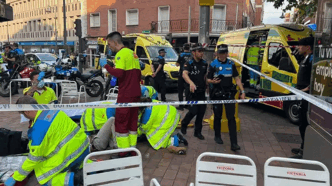 Las Emergencias del 112 atendiendo a los atropellados. Foto Emergencias 112