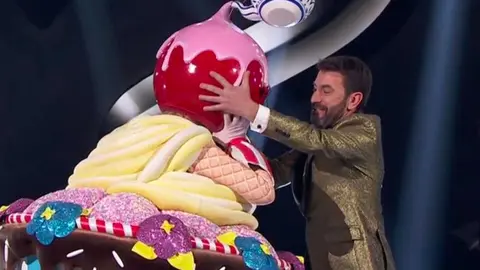 La m&aacute;scara de Cupcake fue la siguiente en ser descubierta este pasado mi&eacute;rcoles en 'Mask Singer 3'