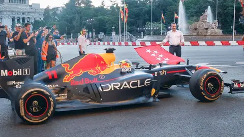 Salida de Checo P&eacute;rez en la exhibici&oacute;n de Formula 1 en Madrid