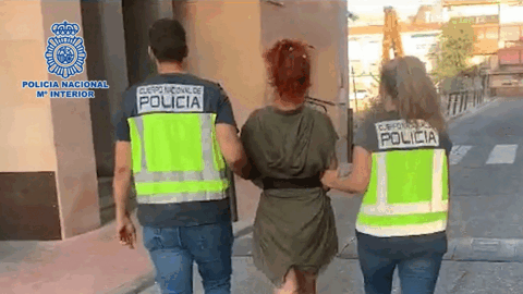 Imagen de la detenci&oacute;n de una de las presuntas autoras de los robos a taxistas