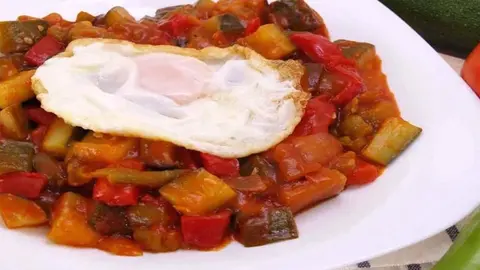Pisto manchego con huevo | Mansi&oacute;n de las ideas