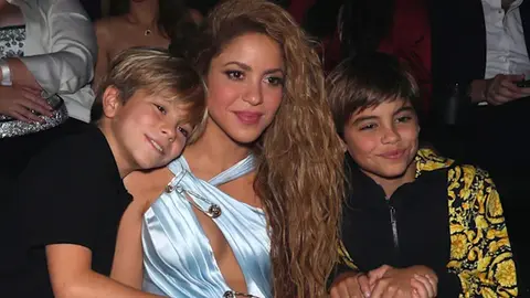 Shakira trat&oacute; de convencer a los padres de los amigos de sus hijos en Barcelona para que se mudaran a Miami con ellos