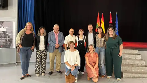 Sin-mirar-atr&aacute;s