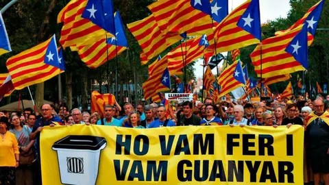 Independendistas catalanes reivindicando el referendum: "Lo vamos a hacer y lo vamos a ganar" Imagen: RTVE