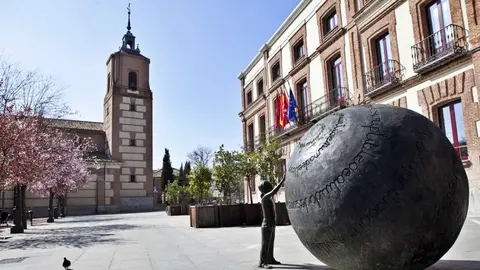 Plaza de la Junta de distrito del barrio de Carabanchel (Madrid)