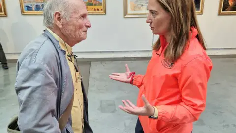 El pintor Antonio L&oacute;pez con la alcaldesa de Getafe Sara Hern&aacute;ndez