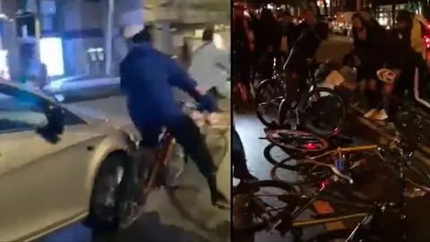 Momento del impacto entre el coche y los ciclistas. Foto: Captura de testigos