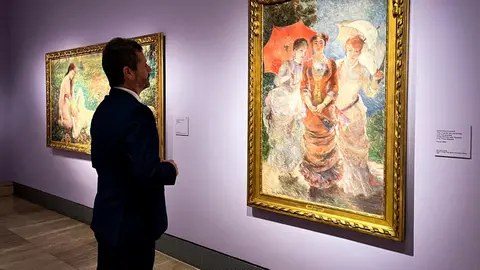 El consejero De Paco en la presentaci&oacute;n de la exposici&oacute;n 'Maestras'