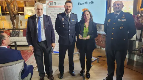 La concejala de Seguridad de Fuenlabrada con los responsables de Polic&iacute;a Local