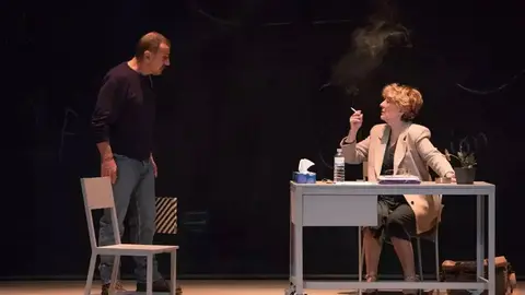 Escena de la obra 'La Profesora' con Isabel Orgaz y Marcial &Aacute;lvarez