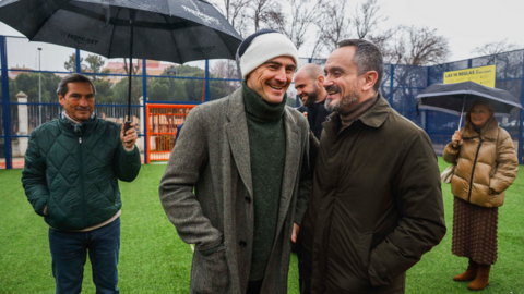 Imagen del alcalde de M&oacute;stoles con Iker Casillas
