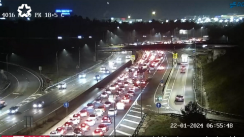 Imagen de los atascos de la M-40 producido por el accidente ocurrido a las 6:00h