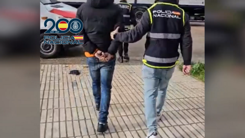 Momento de la detenci&oacute;n de uno de los detenidos