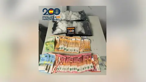 Dinero y estupefacientes incautados por Polic&iacute;a Nacional a los presuntos traficantes detenidos en Carabanchel