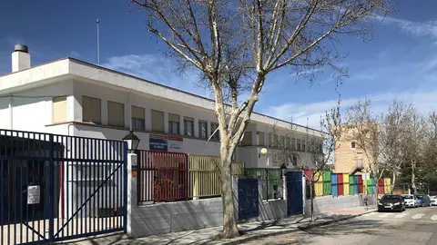Fachada exterior del CEIP El Torre&oacute;n de Arroyomolinos
