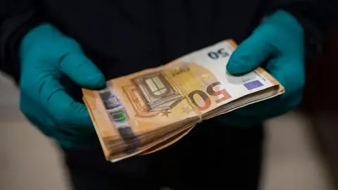 Imagen de billetes falsos