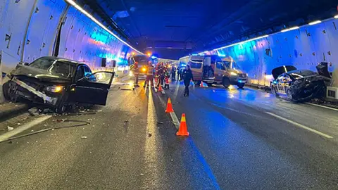 Imagen de los dos coches tras el choque en el M-30