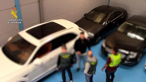 Momento de la operaci&oacute;n de la Guardia Civil