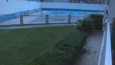 Zona donde cay&oacute; el ni&ntilde;o desde un cuarto piso.