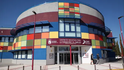 Imagen de la fachada exterior del  CIFE de Fuenlabrada