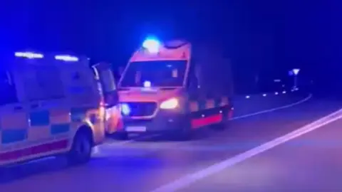 Momento de la intervenci&oacute;n de las Emergencias 112 en el accidente de San Mart&iacute;n de la Vega