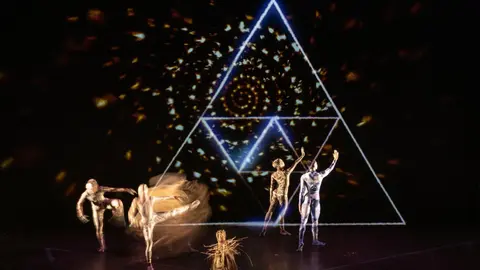 Escena de 'UniVerse: A Dark Crystal Odyssey', de la Company Wayne McGregor