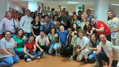 Javier Ayala junto a concejales y militantes del Psoe de Fuenlabrada, tras conocerse los resultados electorales que les daban ganadores de las europeas