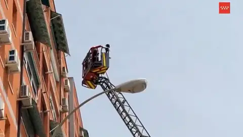 Momento de la intervenci&oacute;n de los Bomberos en el incendio